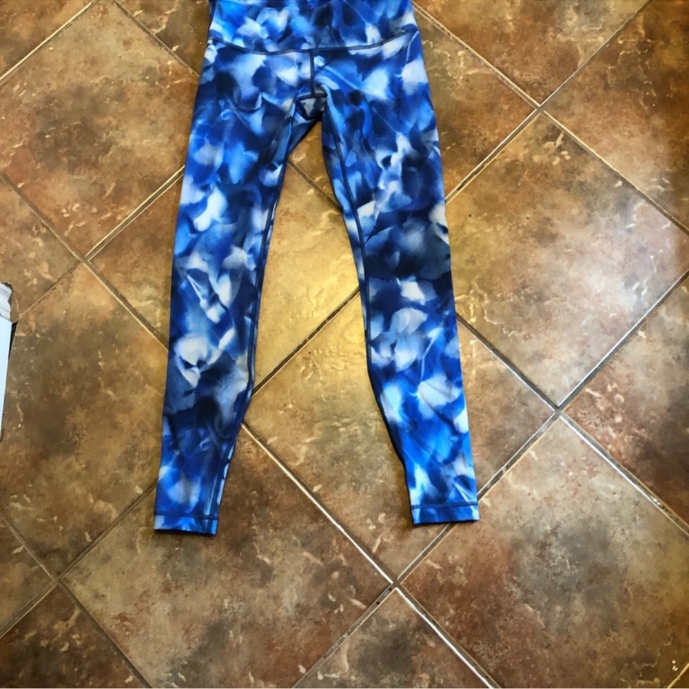 Lululemon Blue Patterned Leggings - Picture 2 of 4